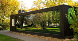 Latvijas uzņēmums "Carbon Less Future" radījis "CLF Growth Container" – modulāru, decentralizētu sistēmu, kuras mērķis ir veicināt koku audzēšanu. Tā nodrošina kontrolētus augšanas apstākļus neatkarīgi no ārējiem klimatiskajiem apstākļiem, vienlaikus veicinot vides apziņu un sabiedrības iesaistīšanos. Latvijas uzņēmums "Carbon Less Future" radījis "CLF Growth Container" – modulāru, decentralizētu sistēmu, kuras mērķis ir veicināt koku audzēšanu. Tā nodrošina kontrolētus augšanas apstākļus neatkarīgi no ārējiem klimatiskajiem apstākļiem, vienlaikus veicinot vides apziņu un sabiedrības iesaistīšanos.
