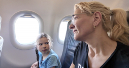 Vendija Karalkina ar meitu.
