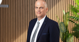 Jurģis Vinniņš, AS "Sadales tīkls" (ST) Stratēģisko klientu vadītājs: "Līdz šim sistēmas operators atsevišķi uzskaitījis un analizējis neplānotos elektroenerģijas piegādes pārtraukumus ar ilgumu virs 24 stundām. Šogad tādi bijuši 40 objektos."