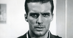 Attēlā - Imants Veide filmā “Hipokrāta zvērests” (1965). Attēlā - Imants Veide filmā “Hipokrāta zvērests” (1965).