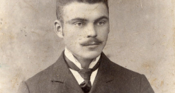 Vilis Lauskis (1887–1968)
ir spilgts talants Latvijas dārzkopībā. Attēlā - Vilis Lauskis aptuveni 20 gadu vecumā.