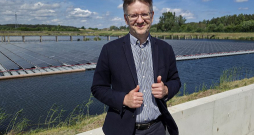 "Pašu saražotā enerģija ļauj samazināt atkarību no elektroenerģijas cenu svārstībām un ilgtermiņā mazināt spiedienu uz tarifu. Notekūdeņu attīrīšanas tarifs kopš jūnija ir samazinājies no 0,99 līdz 0,64 eiro par kubikmetru, kas ir gandrīz par 35% mazāk nekā iepriekš," secina uzņēmuma "Jūrmalas ūdens" valdes loceklis Mārtiņš Strazds.