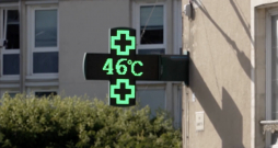 Francijas gaisa temperatūra dažviet sasniedz pat 46 grādus. 