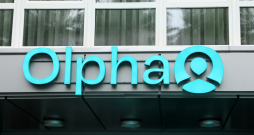 Zāļu ražotāja "Olpha" biroja ēka Olainē.