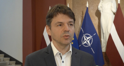 Edvīns Šnore, Iekšlietu ministrijas parlamentārais sekretārs. Edvīns Šnore, Iekšlietu ministrijas parlamentārais sekretārs.