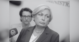 Neatliekamās medicīniskās palīdzības dienesta (NMPD) veidotāja un pirmā direktore Renāte Pupele. Neatliekamās medicīniskās palīdzības dienesta (NMPD) veidotāja un pirmā direktore Renāte Pupele.
