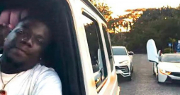Ganas influenceris Frederiks Kumi apsūdzēts vairāk nekā astoņu miljonu dolāru izkrāpšanā, solot romantiskas attiecības. Ganas influenceris Frederiks Kumi apsūdzēts vairāk nekā astoņu miljonu dolāru izkrāpšanā, solot romantiskas attiecības.