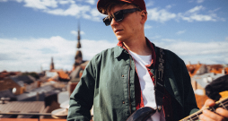 Alternatīvā roka un indie mūziķis RAUM.