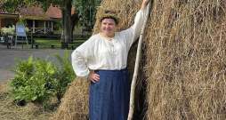 Jolanta Borīte, Turaidas muzejrezervāta direktore: "Pasākums sniedz iespēju parādīt, ka senās prasmes nav tikai pagātnes liecība – tās var būt nozīmīgas arī mūsdienu dabas daudzveidības saglabāšanā." Jolanta Borīte, Turaidas muzejrezervāta direktore: "Pasākums sniedz iespēju parādīt, ka senās prasmes nav tikai pagātnes liecība – tās var būt nozīmīgas arī mūsdienu dabas daudzveidības saglabāšanā."