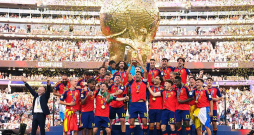 Spānijas futbola izlase nu ir divkārtēja pasaules un četrkārtēja Eiropas čempione. Spānijas futbola izlase nu ir divkārtēja pasaules un četrkārtēja Eiropas čempione.