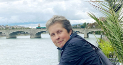 Margarita Zieda: "Kārlis Auškāps ir britu režisora Pītera Bruka meklējumu turpinātājs latviešu teātrī. Viņu abu galvenais jautājums – kā teātrim kopā ar skatītājiem doties dziļumā, kā izrādei apvienoties kopā ar skatītāju, dodoties iekšā esības noslēpumos, garīgos meklējumos." Margarita Zieda: "Kārlis Auškāps ir britu režisora Pītera Bruka meklējumu turpinātājs latviešu teātrī. Viņu abu galvenais jautājums – kā teātrim kopā ar skatītājiem doties dziļumā, kā izrādei apvienoties kopā ar skatītāju, dodoties iekšā esības noslēpumos, garīgos meklējumos."