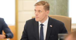 Iekšlietu ministrs Jānis Dombrava pirms Ministru kabineta sēdes.