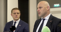 Iekšlietu ministrs Jānis Dombrava un Ministru prezidents Andris Kulbergs. Iekšlietu ministrs Jānis Dombrava un Ministru prezidents Andris Kulbergs.