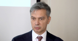 Raimonds Lapiņš, Centrālās statistikas pārvaldes priekšnieks. Raimonds Lapiņš, Centrālās statistikas pārvaldes priekšnieks.