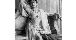 Mata Hari (1876–1917). Mata Hari (1876–1917).