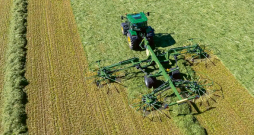 'Krone Swadro TC 1250 Pro' vālotājs.