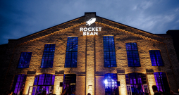 "Rocket Bean" jaunās grauzdētavas atklāšanas pasākums Rīgā.