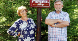 Ieva un Guntis Grīnšteini konkursā "Sakoptākais mežs" iepazīstināja ar meža īpašumu "Lazdupi".