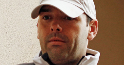 Daniels Kinahans 2016. gadā atstāja Īriju, īslaicīgi dzīvoja Spānijā, bet pēc tam pārcēlās uz Dubaiju. Daniels Kinahans 2016. gadā atstāja Īriju, īslaicīgi dzīvoja Spānijā, bet pēc tam pārcēlās uz Dubaiju.