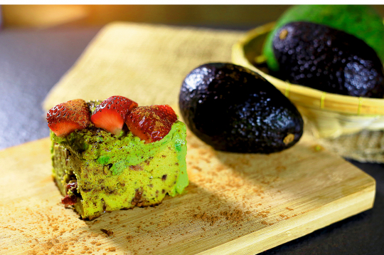 Avokado un zemeņu kūka. Avokado un zemeņu kūka.