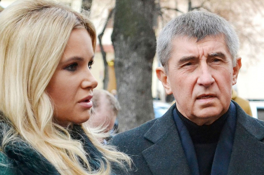 Andrejs Babišs ar kundzi. 