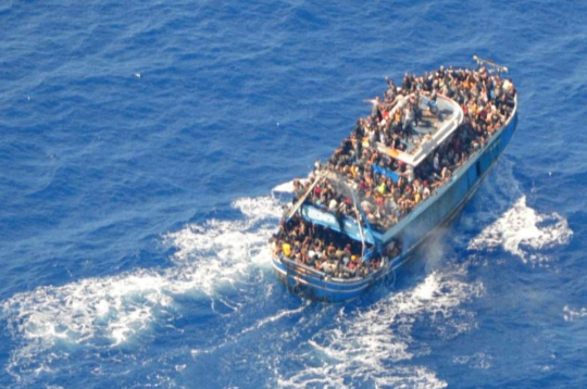 Migrantu laiva Vidusjūrā. 