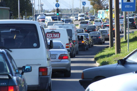 Automašīnu sastrēgums Rīgā. Ilustratīvs attēls.