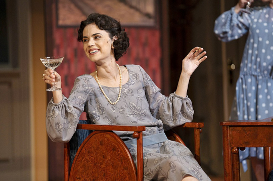 Dārta Daneviča Rozas lomā.