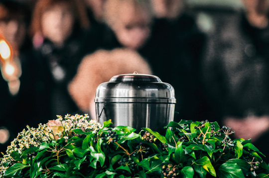 Kremācija nevar notikt bez aizgājēja miršanas apliecības. Kremācija nevar notikt bez aizgājēja miršanas apliecības.