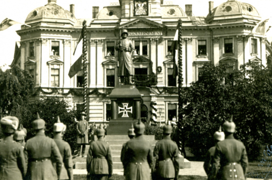 Piemineklis vācu karavīriem. Atklāšana 1918. gada 3. septembrī.