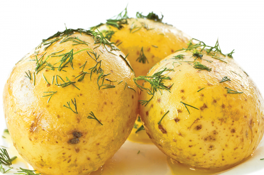 Vārīti kartupeļi.