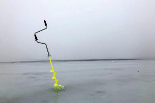 Zemledus makšķerēšana.