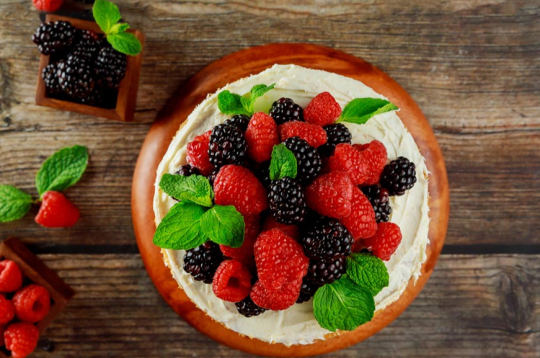 Olbaltuma kūka ar ogām.