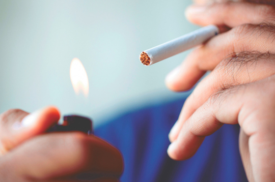 Smēķētājs. Cigaretes. Ilustratīvs foto.