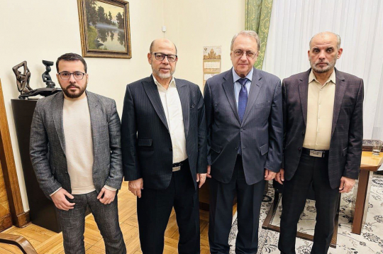 Krievijas ārlietu ministra vietnieks Mihails Bogdanovs un "Hamās" un "Fatah" līderi Maskavā.