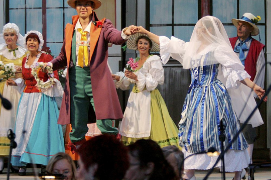 Skats no Vinčenco Bellīni operas "Somnambula" izrādes Siguldas Opermūzikas svētkos.