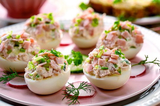 Olas ar šķiņķa pildījumu.