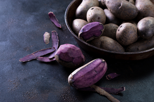Zilie kartupeļi satur antioksidantus, kas palīdz aizkavēt novecošanos. 