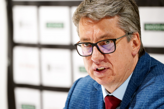 Latvijas hokeja izlases galvenais treneris Harijs Vītoliņš piedalās preses konferencē.
