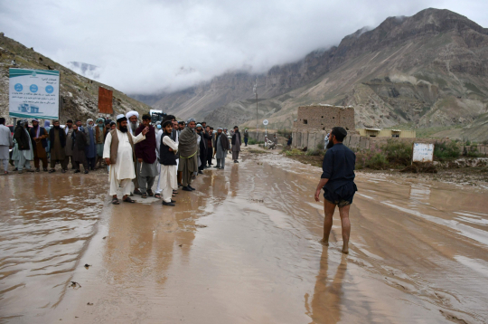 Plūdos Afganistānā bojāgājušo skaits pārsniedz 200.
