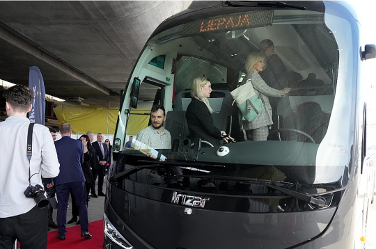 "Lux Express" iesaiste starppilsētu pasažieru pārvadājumos jau izraisījusi cenu karus. Lai veiksmīgāk konkurētu ar jaunpienācēju, samazināt maksu par braucienu nolēmis arī "Liepājas autobusu parks".