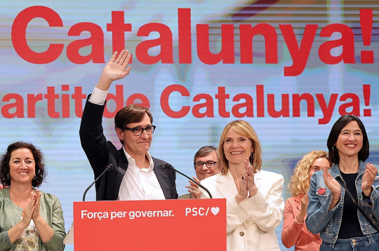 Madrides atbalstīto sociālistu Salvadoru Ilju šobrīd uzskata par iespējamāko Katalonijas jaunās reģionālās valdības galvu, taču arī neatkarības piekritēji nezaudē cerības.