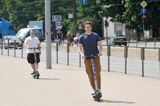 Elektroskrejritenis Rīgā ir ļoti populārs pārvietošanās rīks.