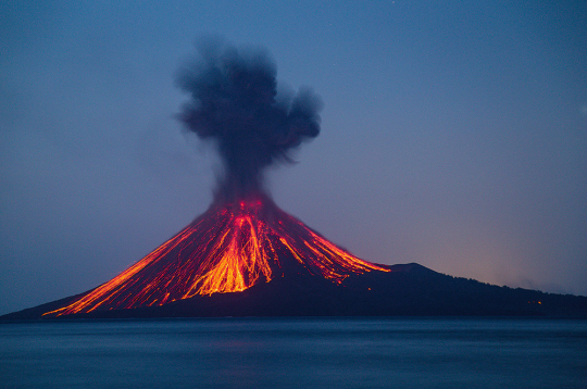 Anaka Krakatau izvirdums.