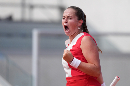 Aļona Ostapenko. Aļona Ostapenko.