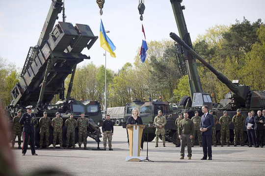 Pretgaisa aizsardzības sistēma "Patriot".