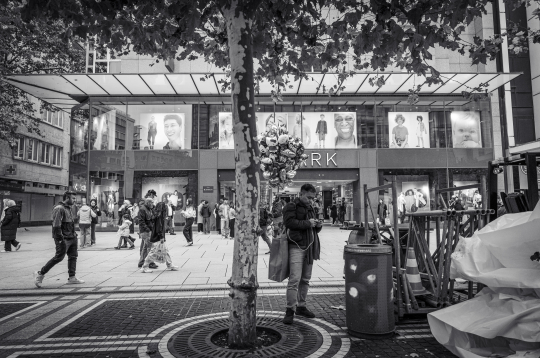 Frankfurtes ielas, galerijas, arhitektūra. Grāmatu tirgus. Vācija. Frankfurtes ielas, galerijas, arhitektūra. Grāmatu tirgus. Vācija.