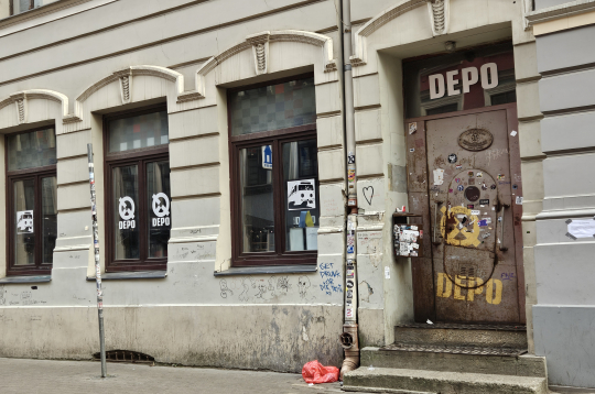 "Depo".