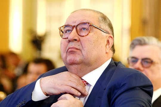 Starptautiskajām sankcijām pakļautais krievu miljardieris Ališers Usmanovs.