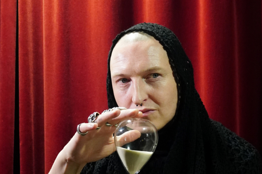 Mākslinieks Kristians Brekte.